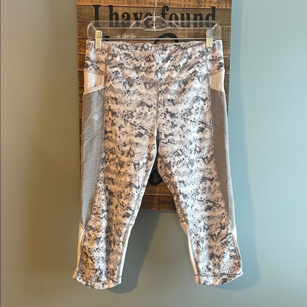 Athleta Gray and White Patterned Crop Leggings size M